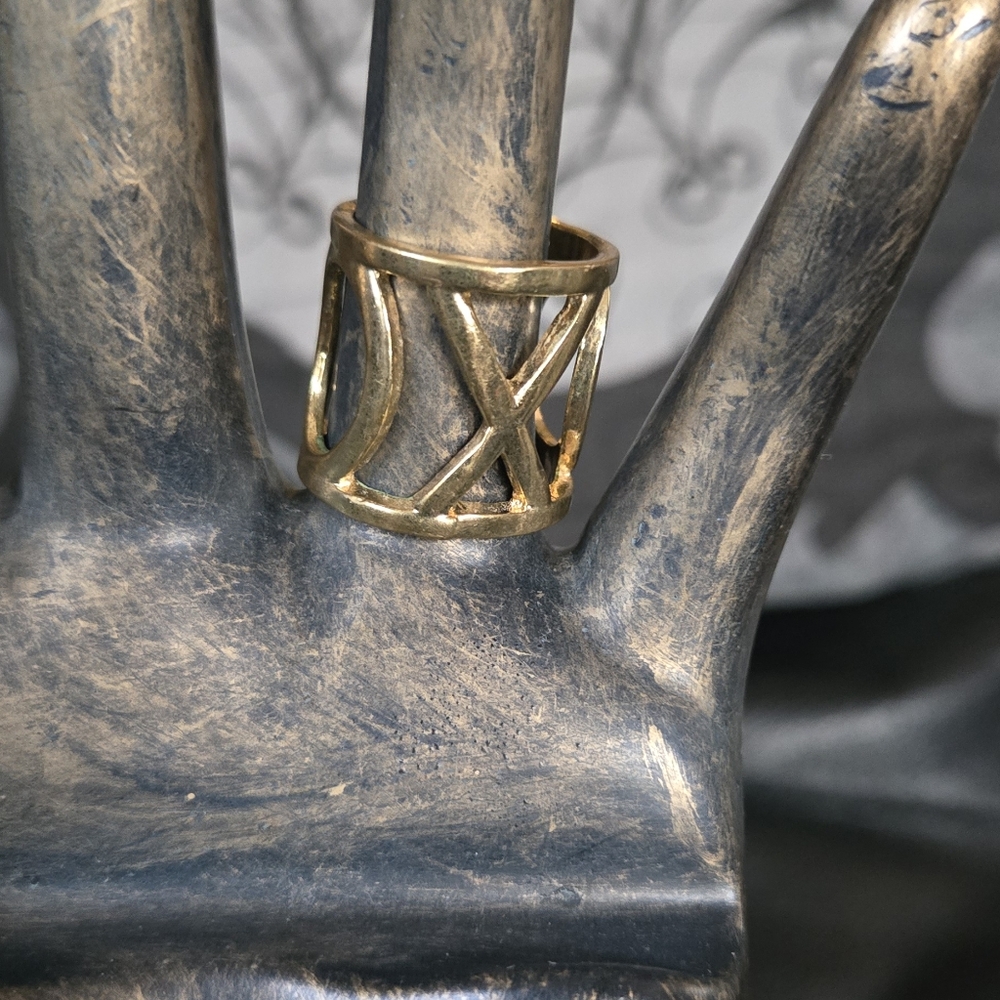 XO Gold Plated Ring Sz7.75 - Picture 4 of 10